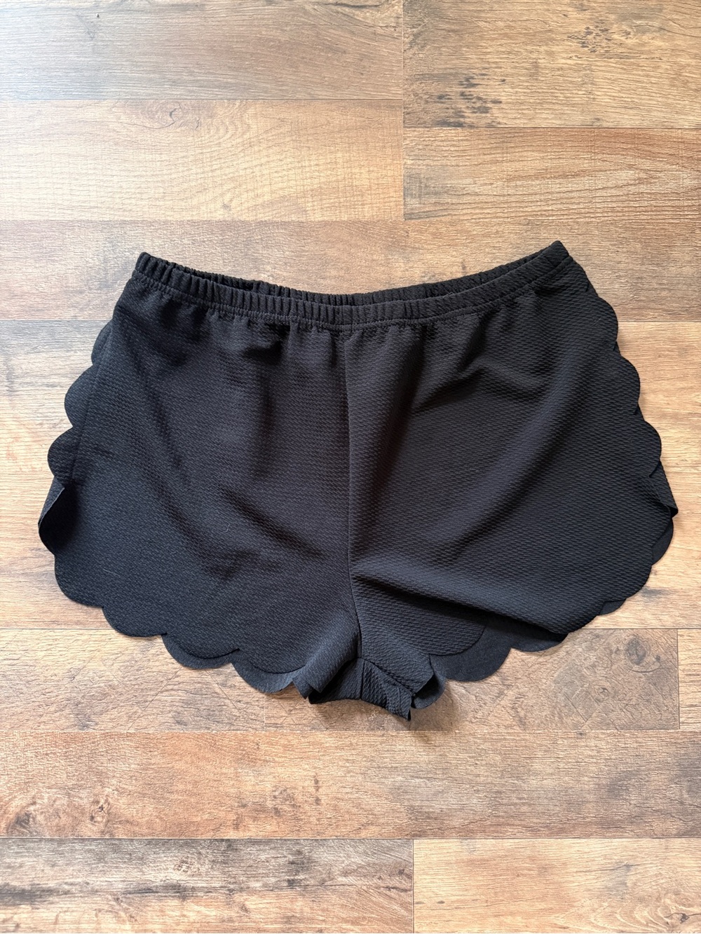 Women's Black Scallop Hem Shorts - Classic Casual